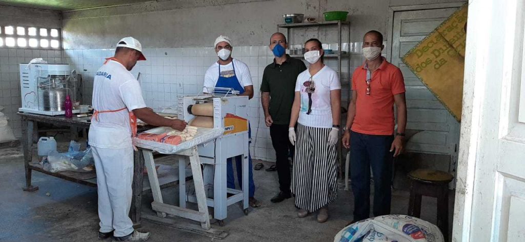 Camacã: Prefeitura reabre a Padaria Comunitária e doa pães para as pessoas carentes