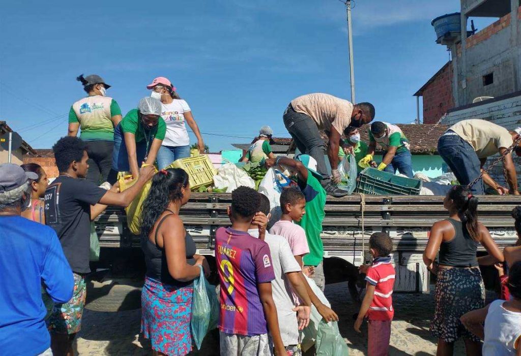Camacã: Famílias carentes da Portelinha I e do Bairro Joana Angélica são beneficiadas com alimentos