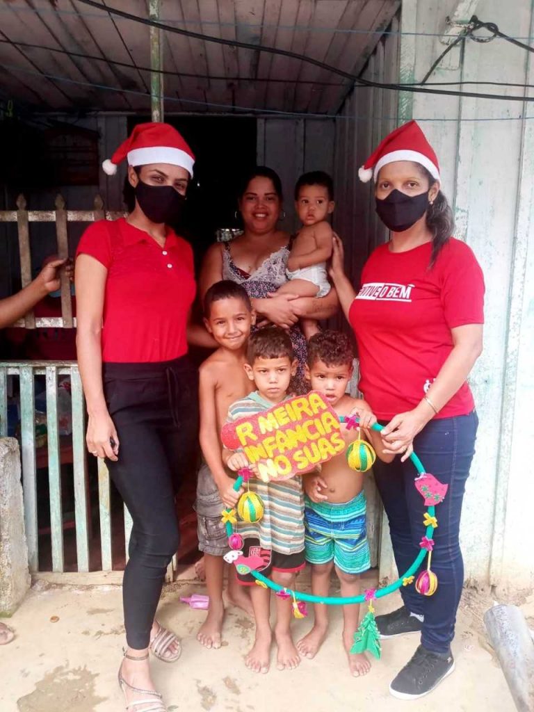 Camacã: Programa Primeira Infância no SUAS  Criança Feliz entrega kits de Natal para 300 famílias