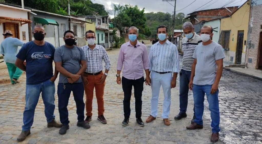 Camacã: Prefeito Paulo do Gás leva asfalto para Leoventura com recursos próprios