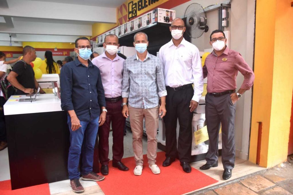 Camacã: Prefeito Paulo do Gás e o vice- Rai de Panelinha participam da inauguração da Loja gbarbosa