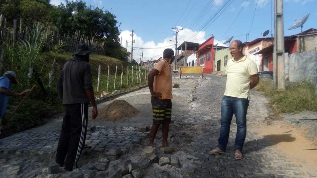 Prefeitura começa a recuperar ruas que foram danificadas pelas chuvas do mês de Dezembro