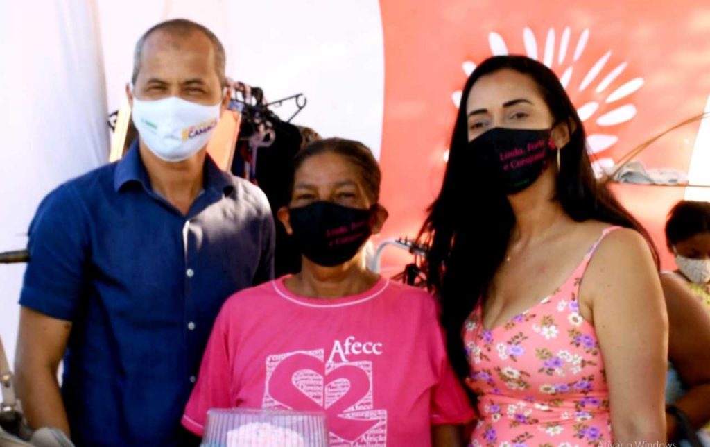 Camacã: Primeira Dama  realiza Brechó Solidário em homenagem ao  Dia Internacional da Mulher