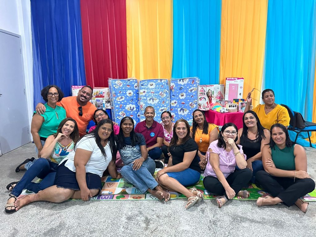 Camacã: Prefeitura de Camacã faz entrega de kit com brinquedos, colchões e Micro-ondas para as Creches da Rede Municipal de Ensino