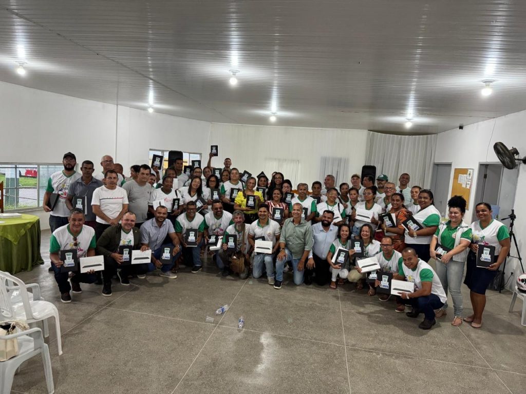 Camacã: Prefeitura de Camacã entrega 70 Tablets para Agentes Comunitários de Saúde