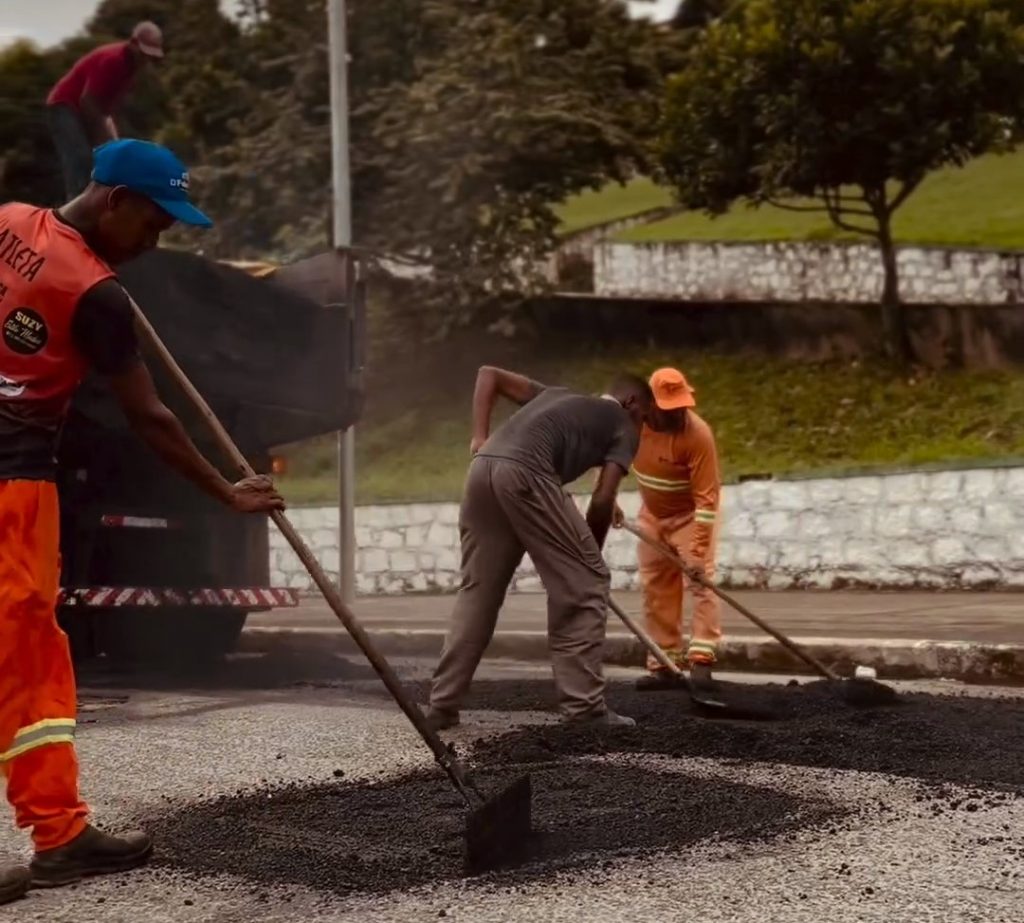 Camacã: Prefeitura mantém operação tapa buracos no asfalto do centro cidade