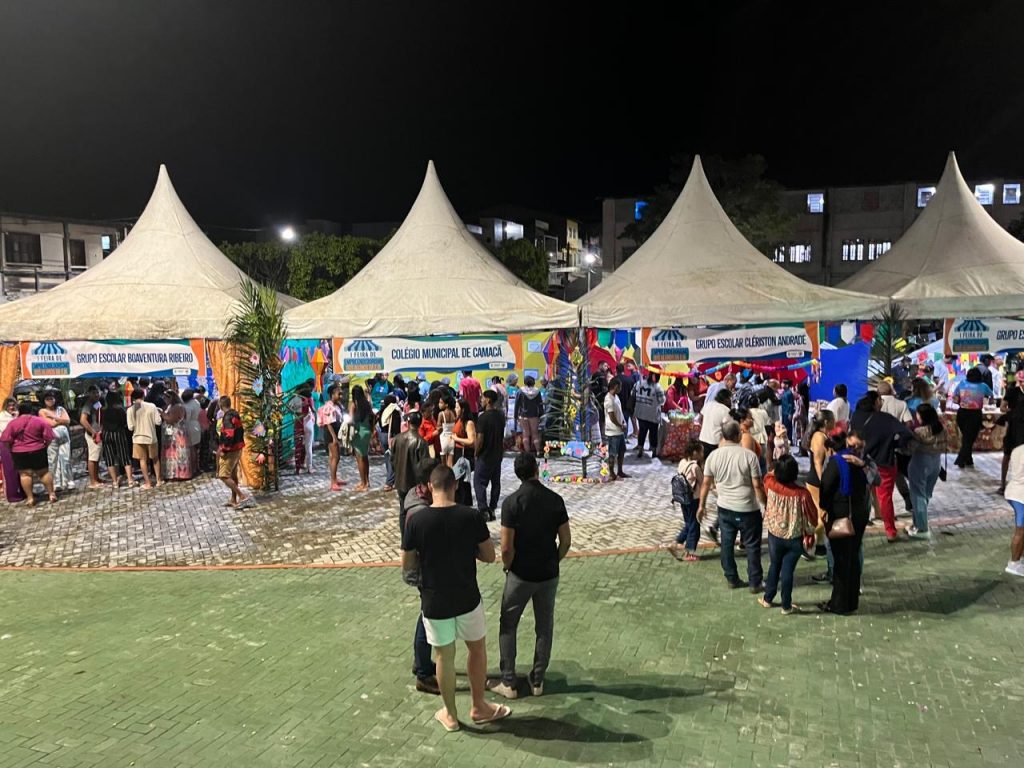 Camacã: Prefeitura de Camacã promove I Feira de Empreendedorismo dos alunos da EJA