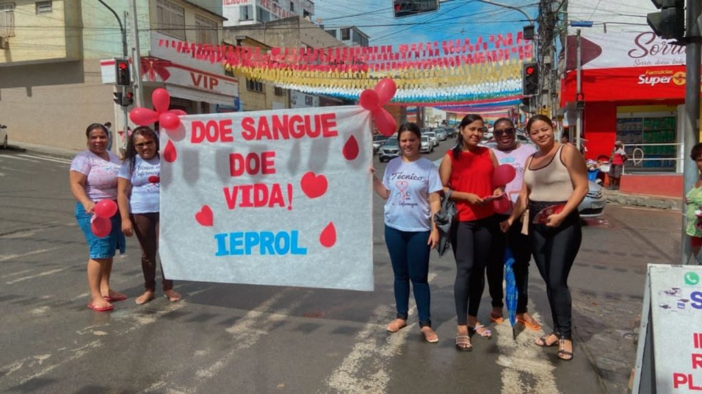 Camacã: Alunos do Curso Técnico em Enfermagem realizam Pit Stop para incentivar a população a doar sangue