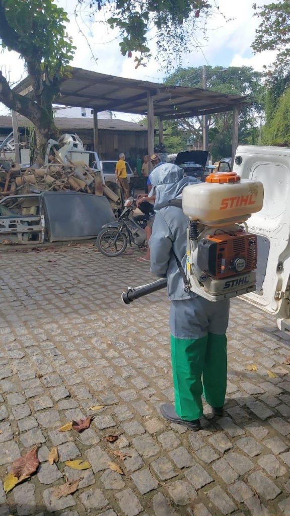 Camacã: Agentes de Endemias  realizam Bloqueio Espacial de combate ao mosquito transmissor da dengue no Bairro Antônio Elias Ribeiro