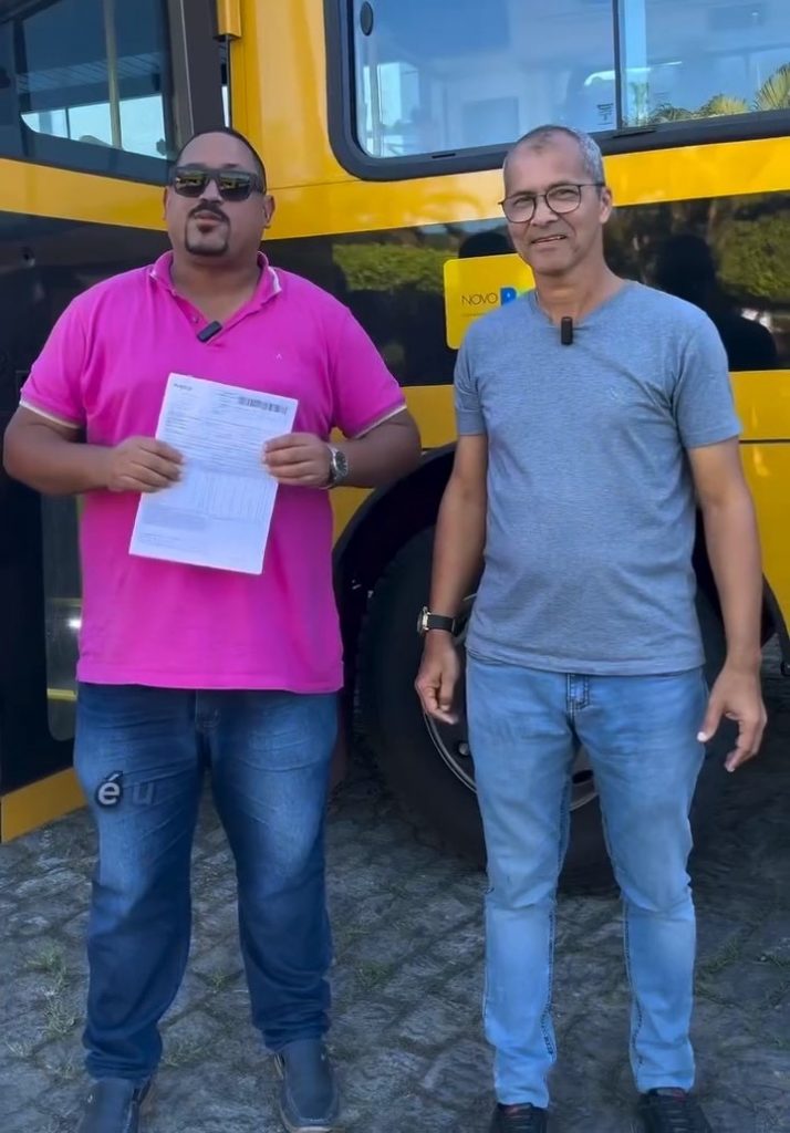 Camacã: Camacã recebe novo Ônibus Escolar